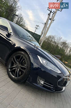 Лифтбек Tesla Model S 2015 в 