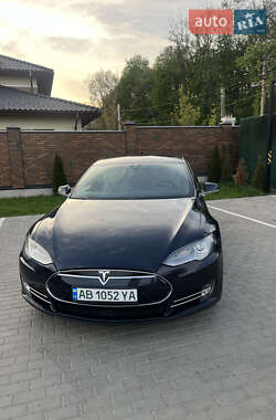 Лифтбек Tesla Model S 2015 в 