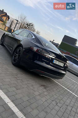 Лифтбек Tesla Model S 2015 в 