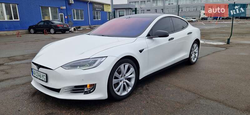 Ліфтбек Tesla Model S 2017 в 