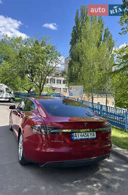 Лифтбек Tesla Model S 2015 в 