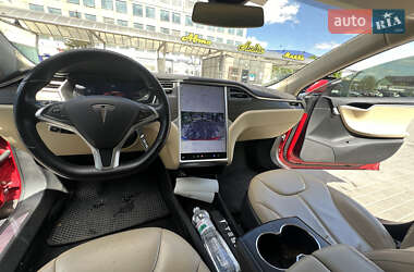 Лифтбек Tesla Model S 2015 в 