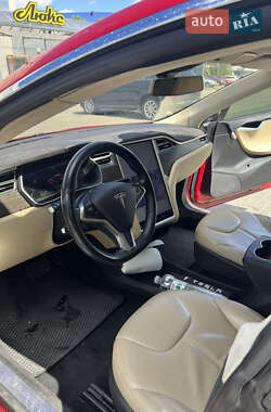 Лифтбек Tesla Model S 2015 в 