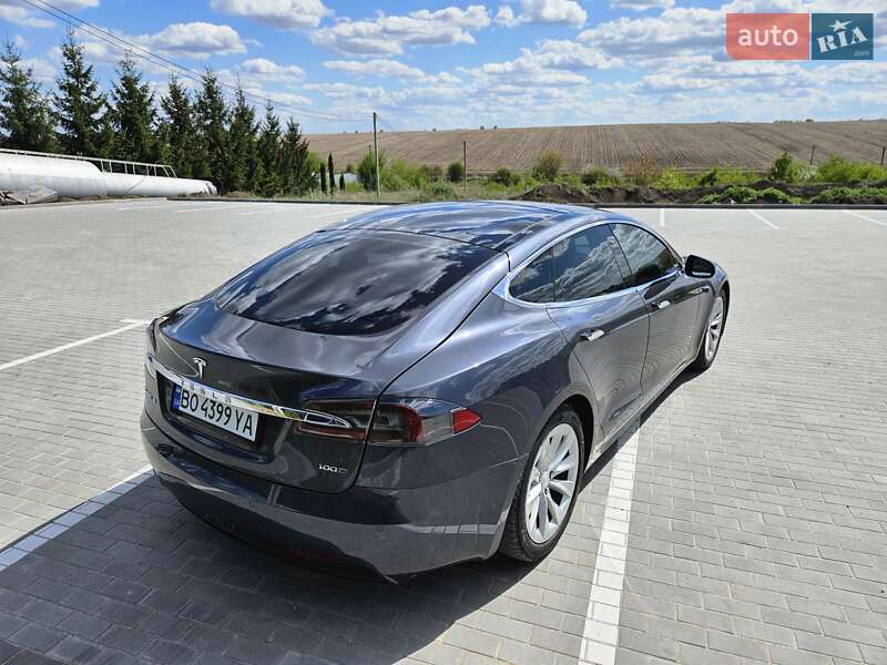 Лифтбек Tesla Model S 2017 в Тернополе
