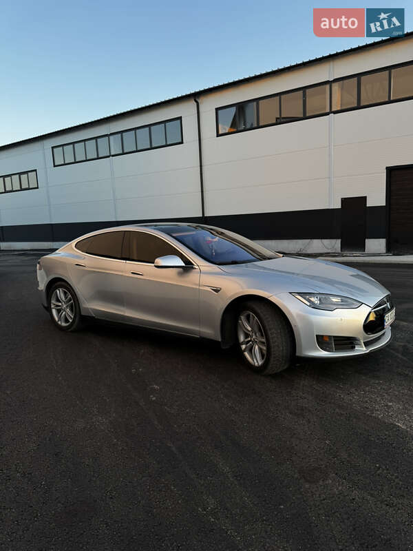 Лифтбек Tesla Model S 2014 в Киеве
