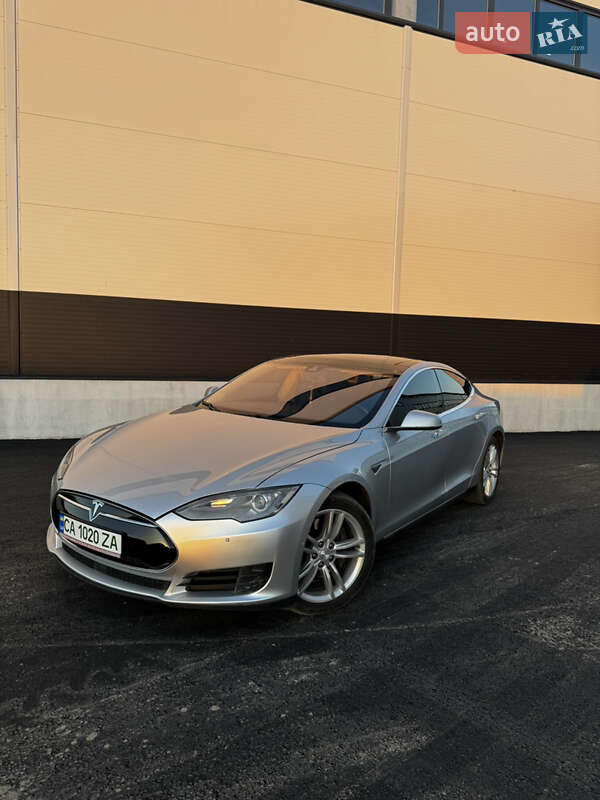Лифтбек Tesla Model S 2014 в Киеве