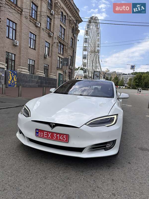 Лифтбек Tesla Model S 2018 в Киеве
