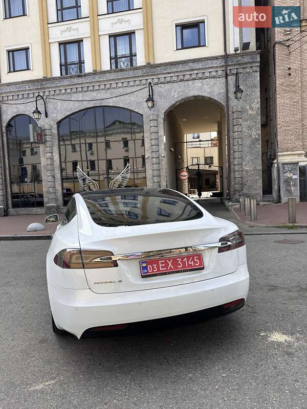 Лифтбек Tesla Model S 2018 в Киеве
