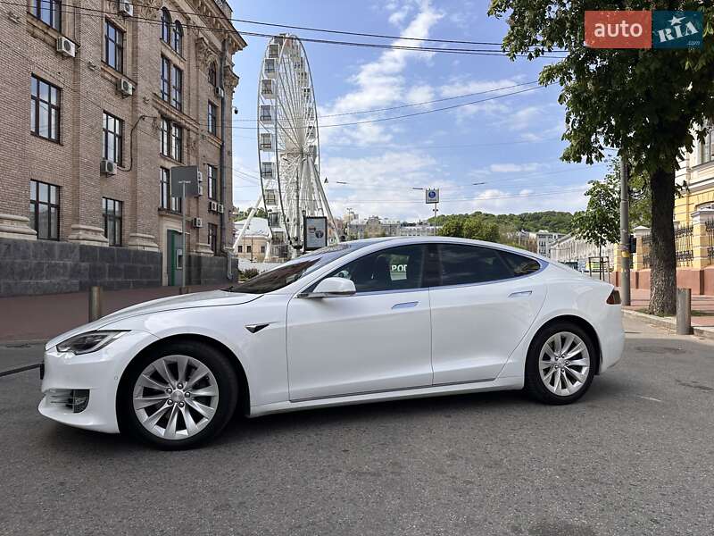 Лифтбек Tesla Model S 2018 в Киеве