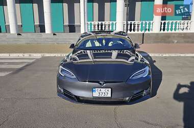 Лифтбек Tesla Model S 2019 в 