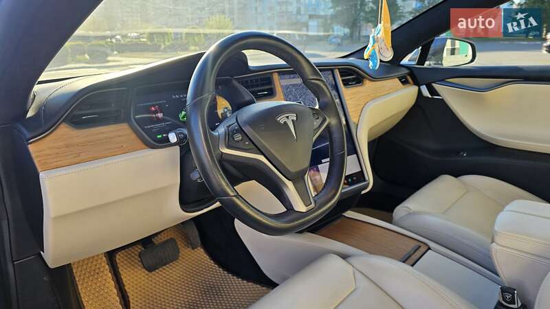 Лифтбек Tesla Model S 2019 в Черкассах