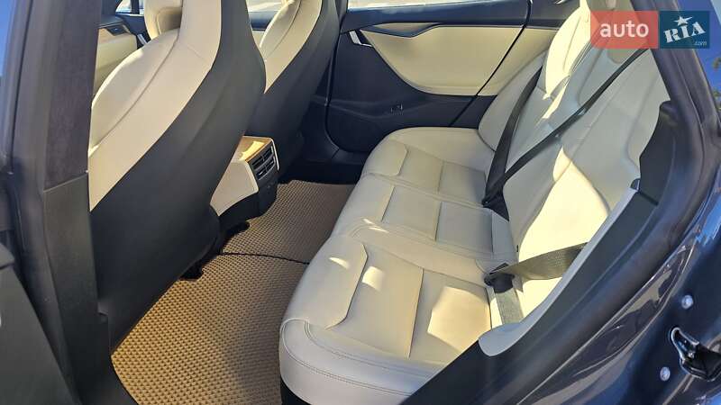 Лифтбек Tesla Model S 2019 в Черкассах