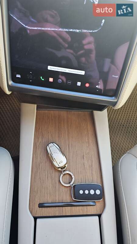 Лифтбек Tesla Model S 2019 в Черкассах