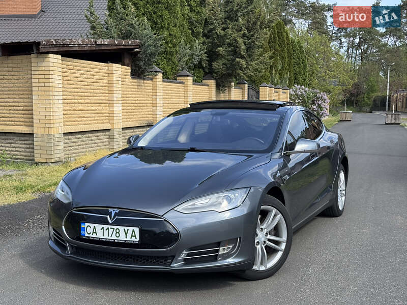 Ліфтбек Tesla Model S 2013 в Черкасах