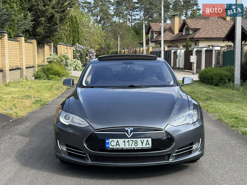 Ліфтбек Tesla Model S 2013 в Черкасах