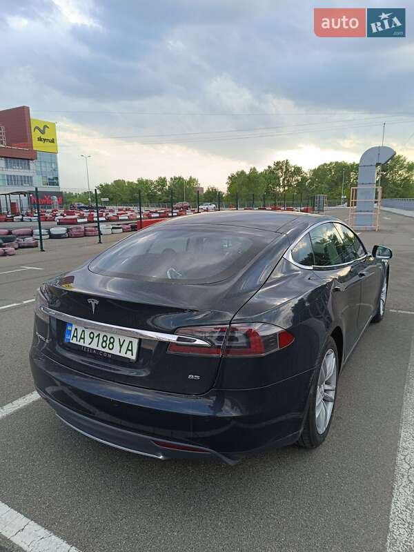 Лифтбек Tesla Model S 2014 в Киеве
