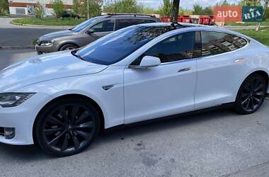 Лифтбек Tesla Model S 2015 в Звягеле