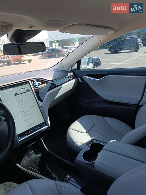 Ліфтбек Tesla Model S 2015 в Одесі фото 15 Ліфтбек Tesla Model S 2015 в Одесі