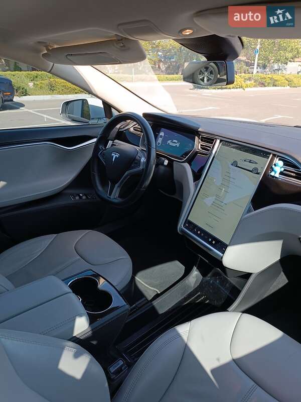 Ліфтбек Tesla Model S 2015 в Одесі фото 14 Ліфтбек Tesla Model S 2015 в Одесі