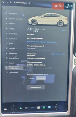 Лифтбек Tesla Model S 2014 в 