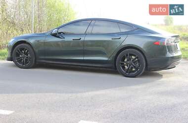 Лифтбек Tesla Model S 2015 в 