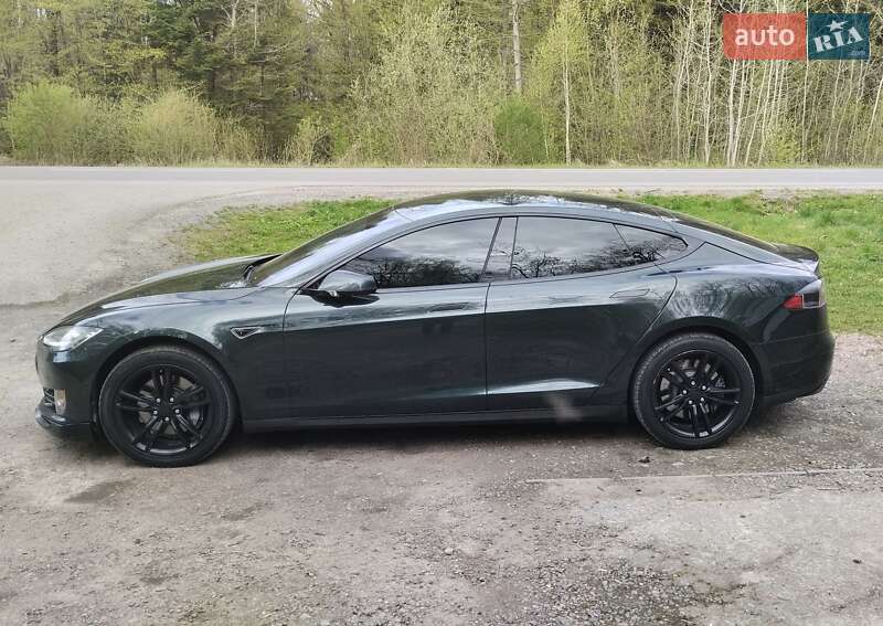 Лифтбек Tesla Model S 2015 в 