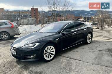 Лифтбек Tesla Model S 2017 в Лубнах