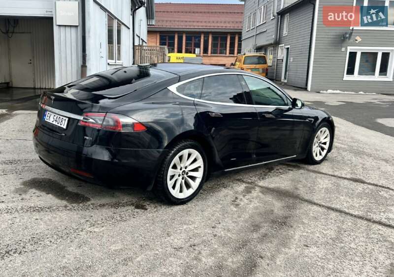 Лифтбек Tesla Model S 2017 в Лубнах