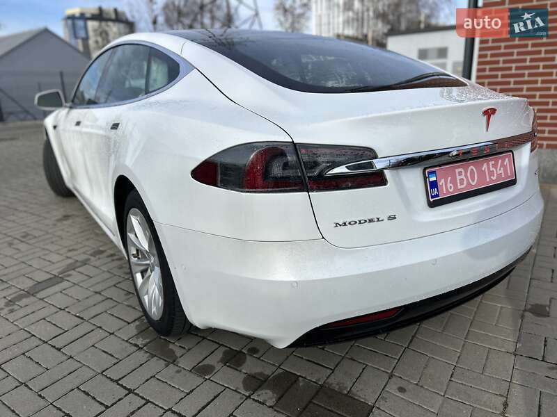 Лифтбек Tesla Model S 2017 в Львове