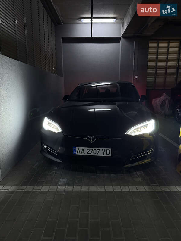 Ліфтбек Tesla Model S 2018 в Києві