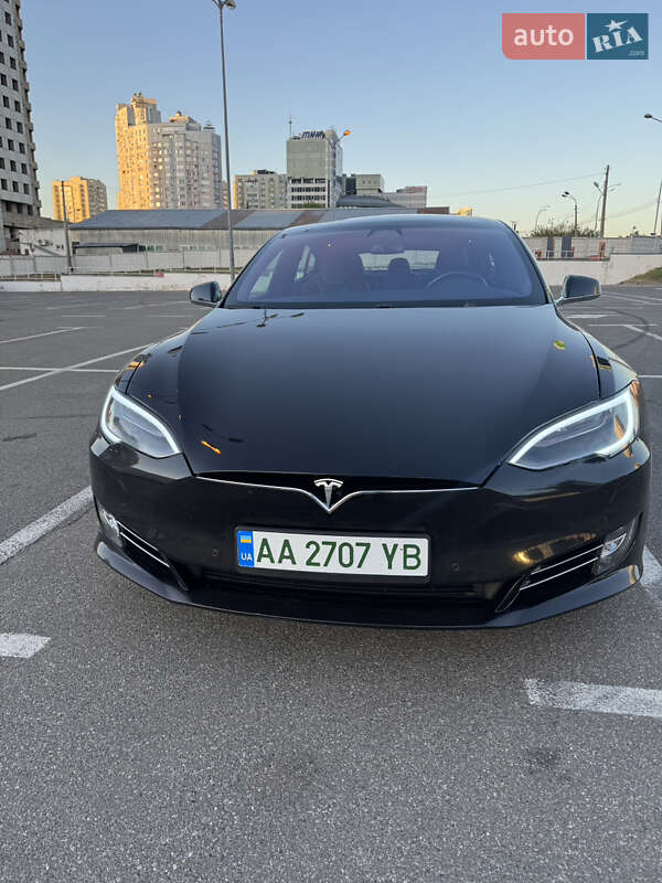 Ліфтбек Tesla Model S 2018 в Києві