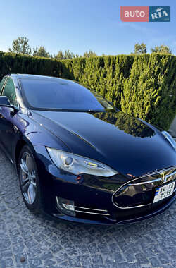 Лифтбек Tesla Model S 2013 в 