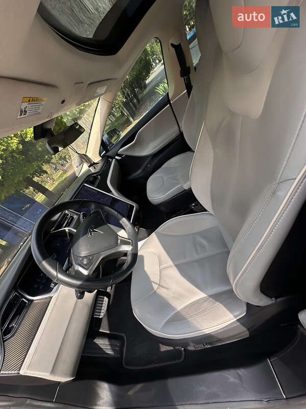 Ліфтбек Tesla Model S 2013 в Дніпрі