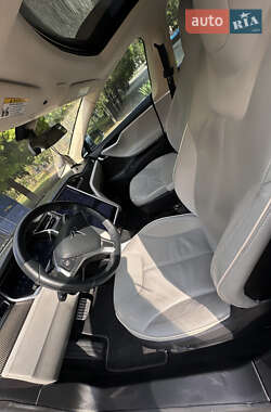 Лифтбек Tesla Model S 2013 в 
