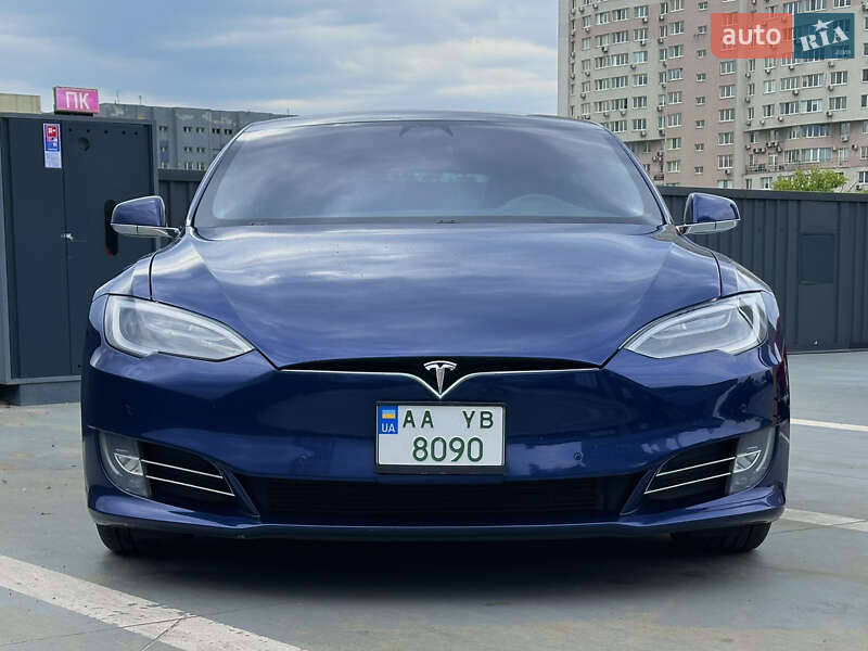 Лифтбек Tesla Model S 2017 в 