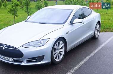 Лифтбек Tesla Model S 2013 в 