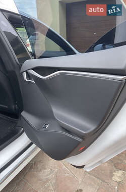 Лифтбек Tesla Model S 2020 в 