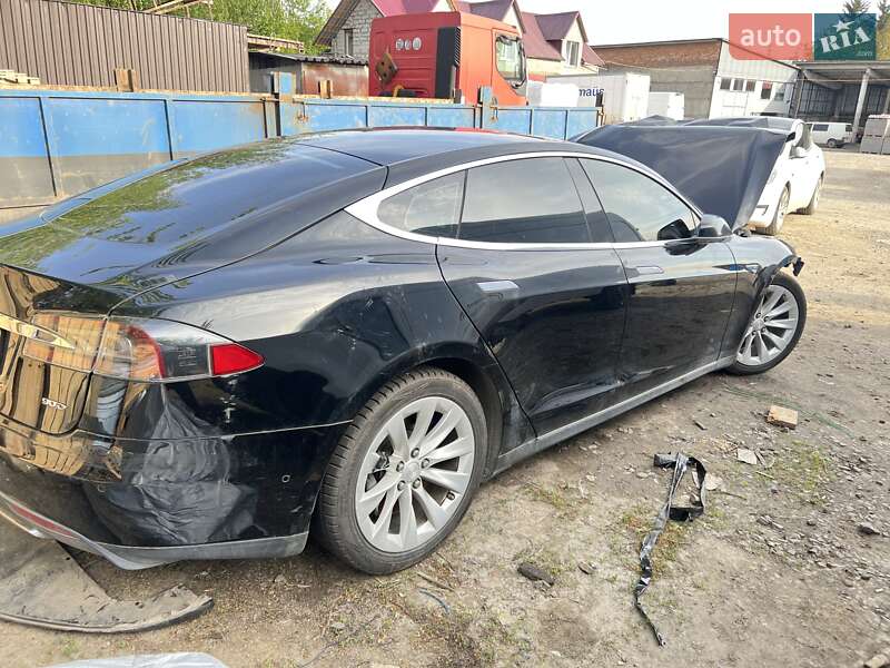 Tesla Model S 2016