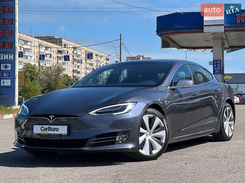 Tesla Model S 2020