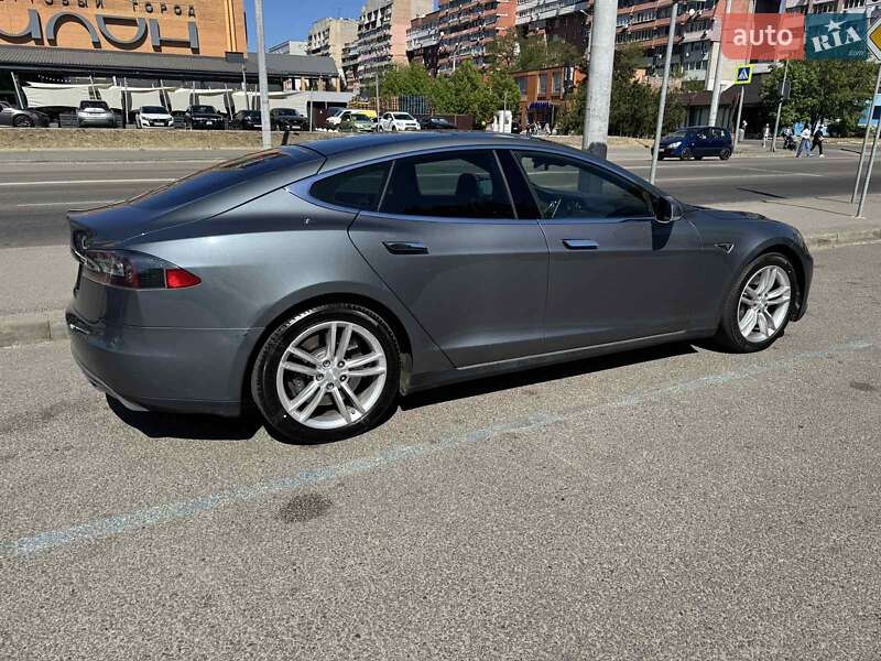 Лифтбек Tesla Model S 2013 в Днепре