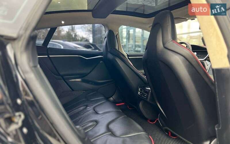 Ліфтбек Tesla Model S 2013 в Івано-Франківську