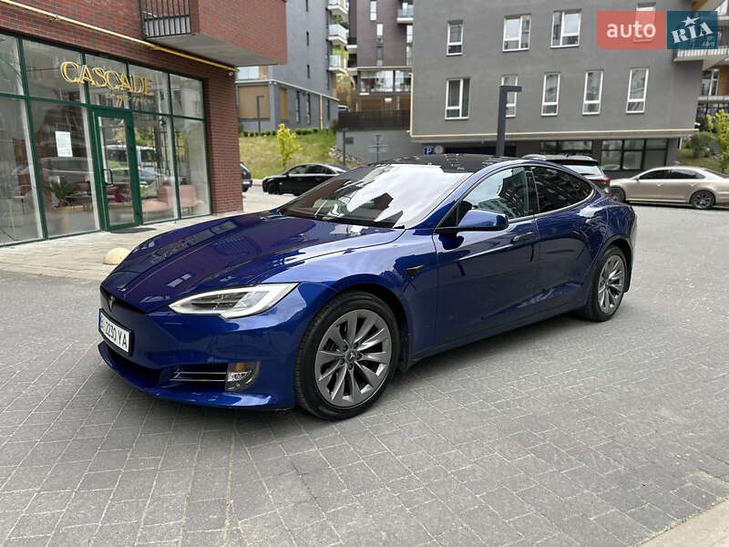 Лифтбек Tesla Model S 2020 в Львове