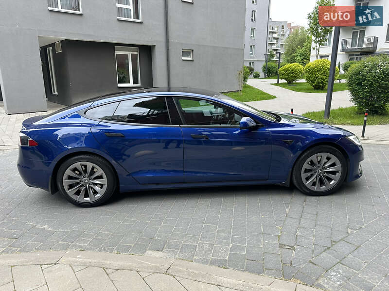 Лифтбек Tesla Model S 2020 в Львове