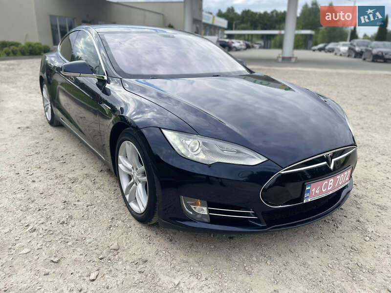 Лифтбек Tesla Model S 2014 в 