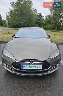 Ліфтбек Tesla Model S 2015 в 