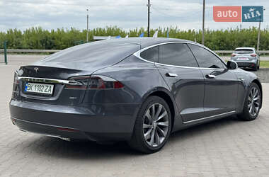 Ліфтбек Tesla Model S 2015 в 