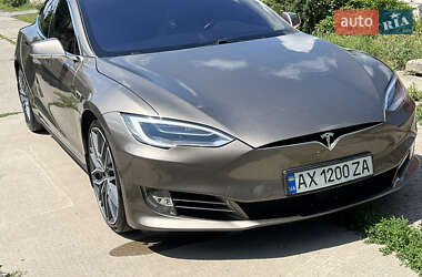Лифтбек Tesla Model S 2016 в 
