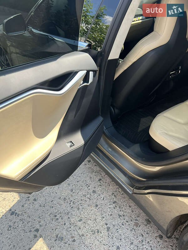 Ліфтбек Tesla Model S 2016 в Харкові фото 15 Ліфтбек Tesla Model S 2016 в Харкові