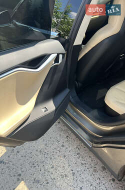 Лифтбек Tesla Model S 2016 в 