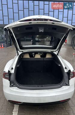 Лифтбек Tesla Model S 2016 в 